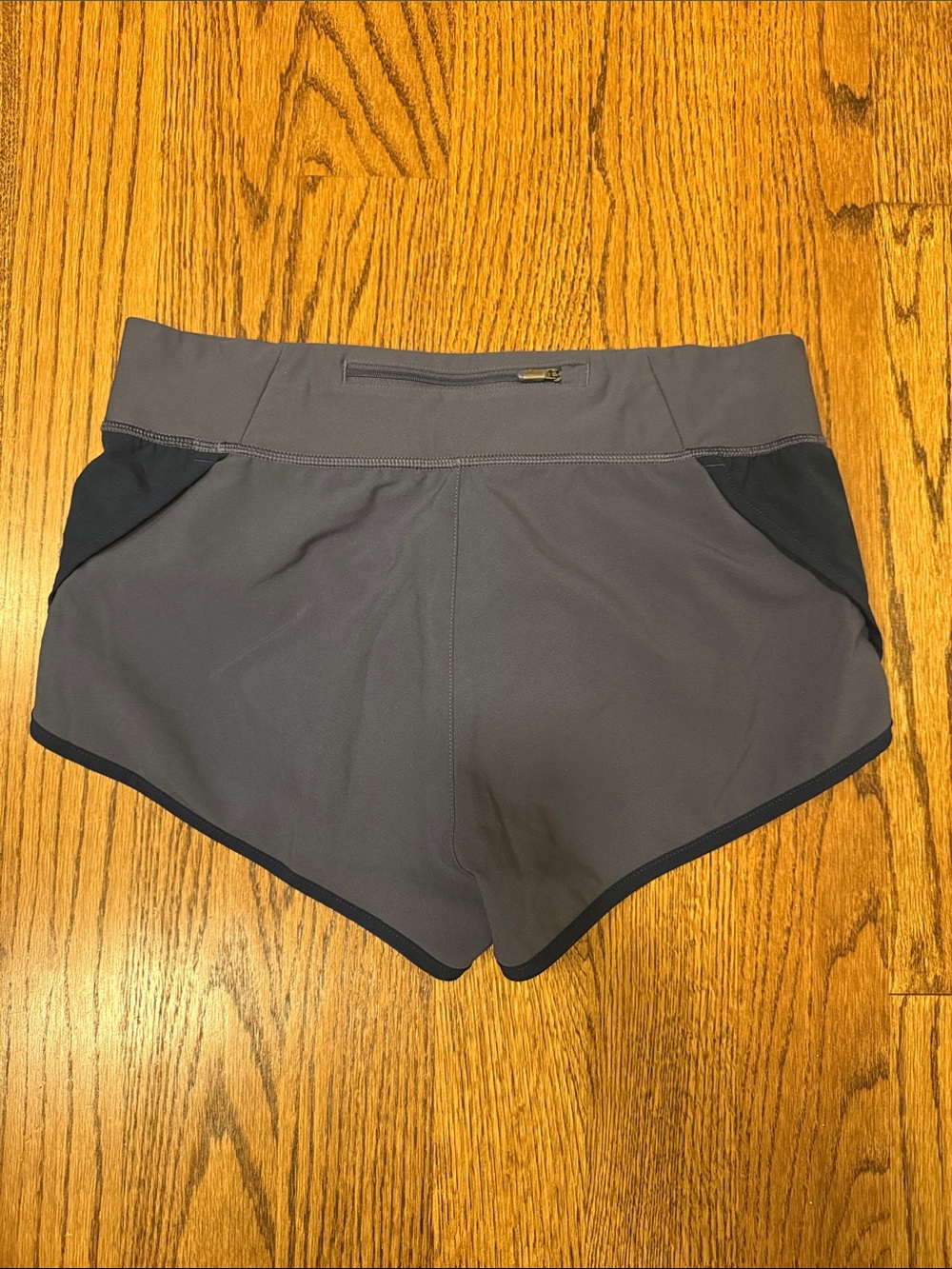 Under Armour Women's Athletic Running Shorts with Dark Trim in size M - Picture 3 of 5